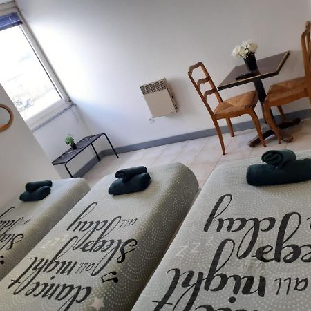 Paris Par Trains, Area, Studios Avec Salle De Bain Et Kitchenette Privees, Ou, Chambres Avec Salles Bain Et Cuisines Communes Persan Buitenkant foto