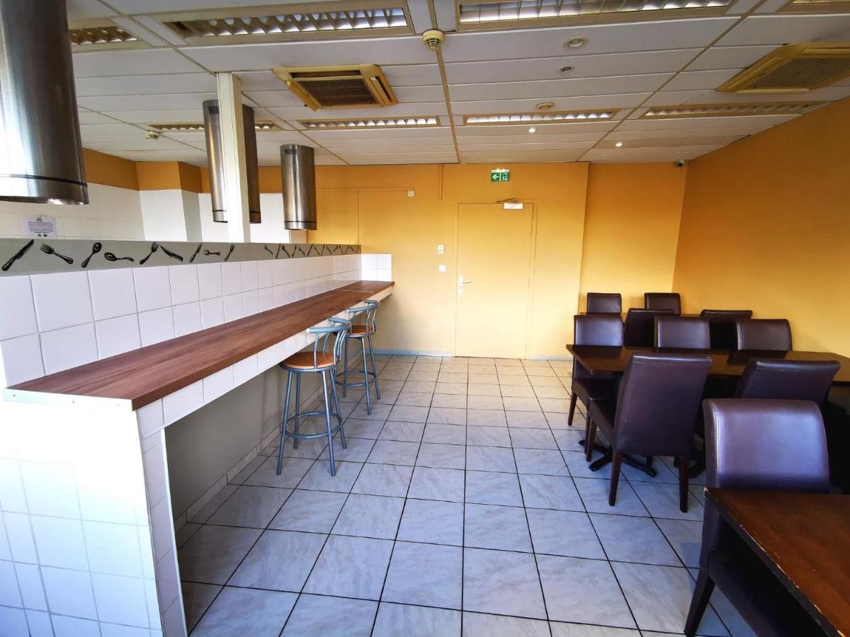 Paris Par Trains, Area, Studios Avec Salle De Bain Et Kitchenette Privees, Ou, Chambres Avec Salles Bain Et Cuisines Communes Persan Buitenkant foto