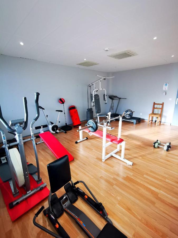 Paris Par Trains, Area, Studios Avec Salle De Bain Et Kitchenette Privees, Ou, Chambres Avec Salles Bain Et Cuisines Communes Persan Buitenkant foto