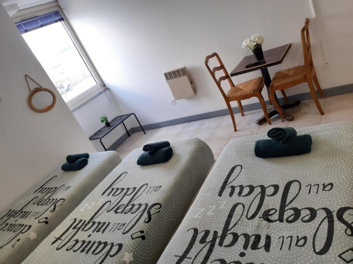 Paris Par Trains, Area, Studios Avec Salle De Bain Et Kitchenette Privees, Ou, Chambres Avec Salles Bain Et Cuisines Communes Persan Buitenkant foto