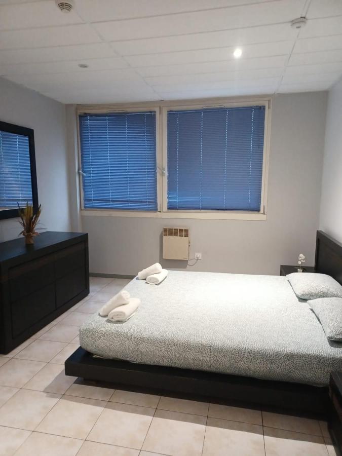 Paris Par Trains, Area, Studios Avec Salle De Bain Et Kitchenette Privees, Ou, Chambres Avec Salles Bain Et Cuisines Communes Persan Buitenkant foto