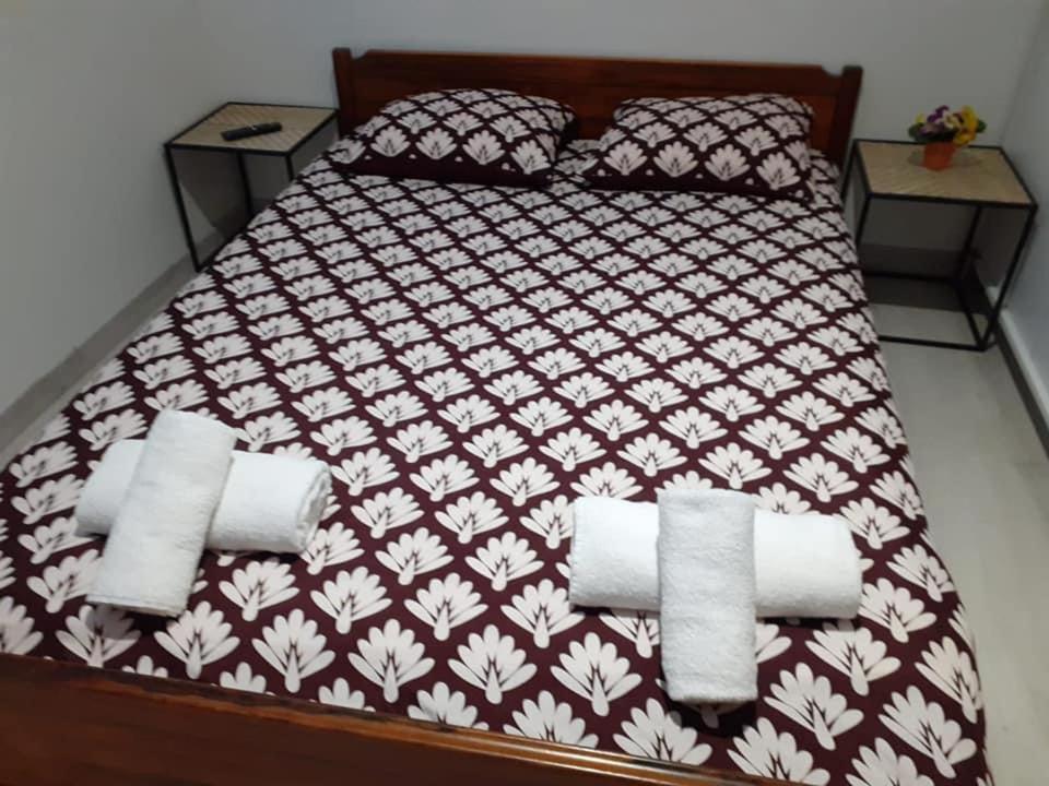 Paris Par Trains, Area, Studios Avec Salle De Bain Et Kitchenette Privees, Ou, Chambres Avec Salles Bain Et Cuisines Communes Persan Buitenkant foto