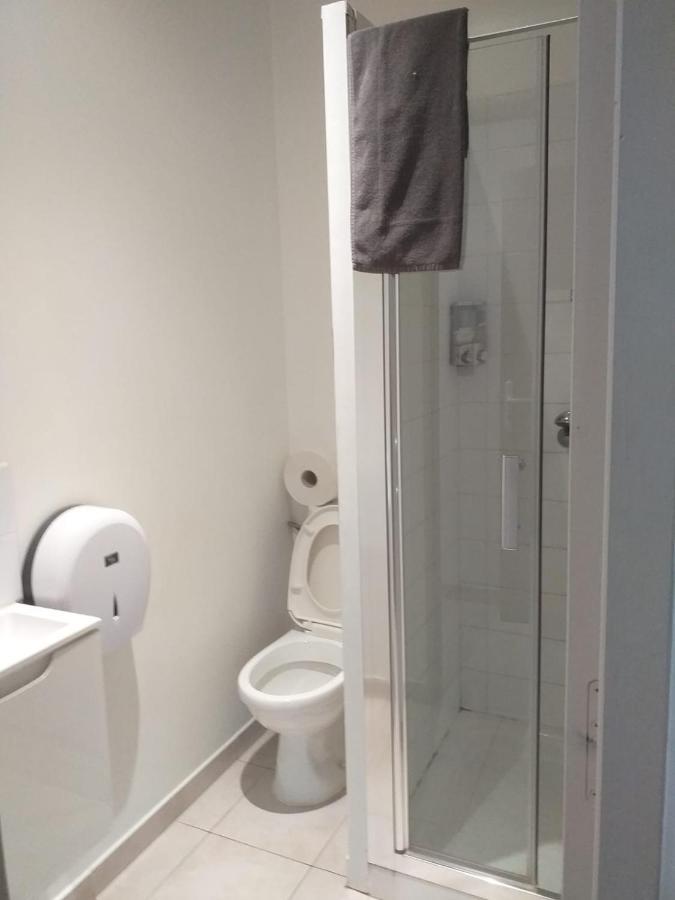 Paris Par Trains, Area, Studios Avec Salle De Bain Et Kitchenette Privees, Ou, Chambres Avec Salles Bain Et Cuisines Communes Persan Buitenkant foto