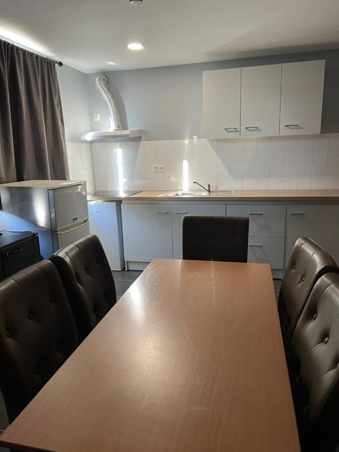Paris Par Trains, Area, Studios Avec Salle De Bain Et Kitchenette Privees, Ou, Chambres Avec Salles Bain Et Cuisines Communes Persan Buitenkant foto