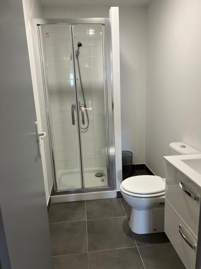 Paris Par Trains, Area, Studios Avec Salle De Bain Et Kitchenette Privees, Ou, Chambres Avec Salles Bain Et Cuisines Communes Persan Buitenkant foto